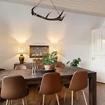 Charming And Classic Apartment