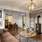 Charming And Classic Apartment